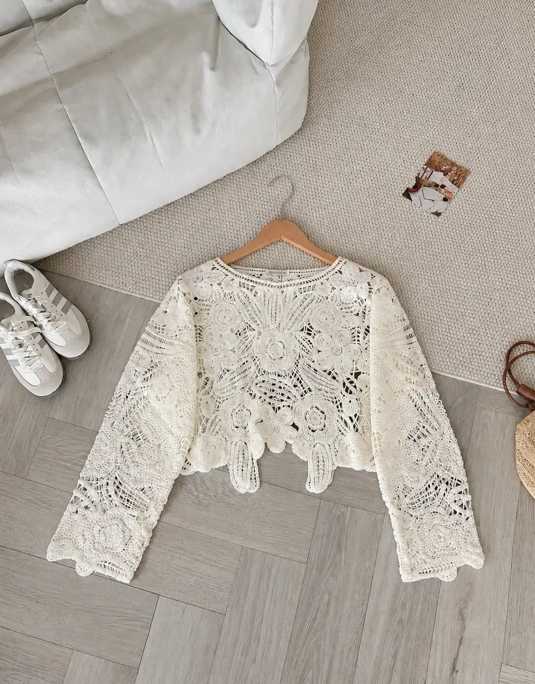 Ürün görseli: Romantik Çiçek Dantelli Crop - Ekru